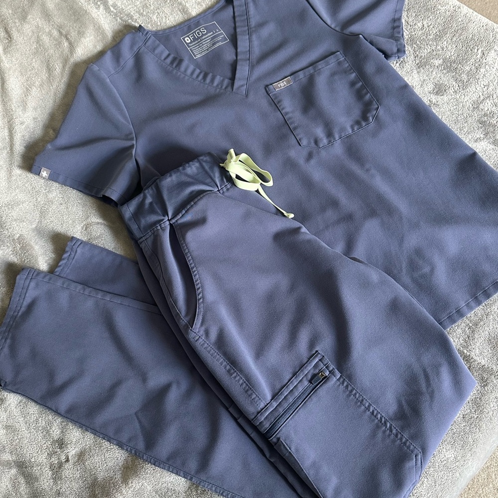 FIGS Scrub Set